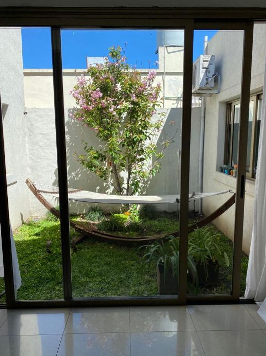 CASA DE 4 AMBIENTES EN VENTA - CASTELAR NORTE - 17