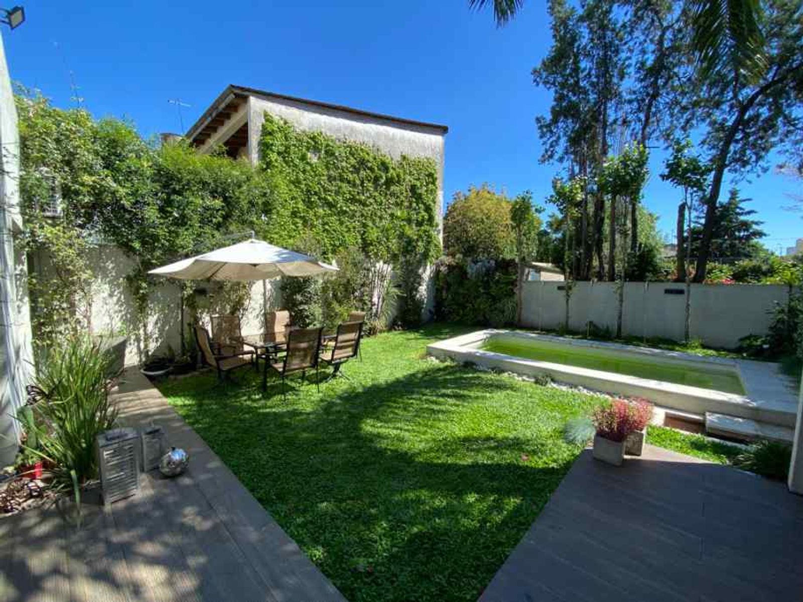 CASA DE 4 AMBIENTES EN VENTA - CASTELAR NORTE - 18