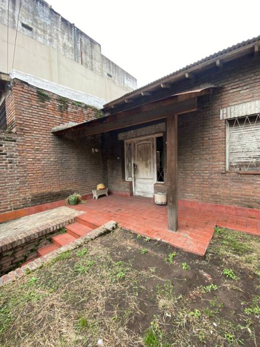 CHALET DE 4 AMBIENTES A REFACCIONAR - MORON NORTE - 3