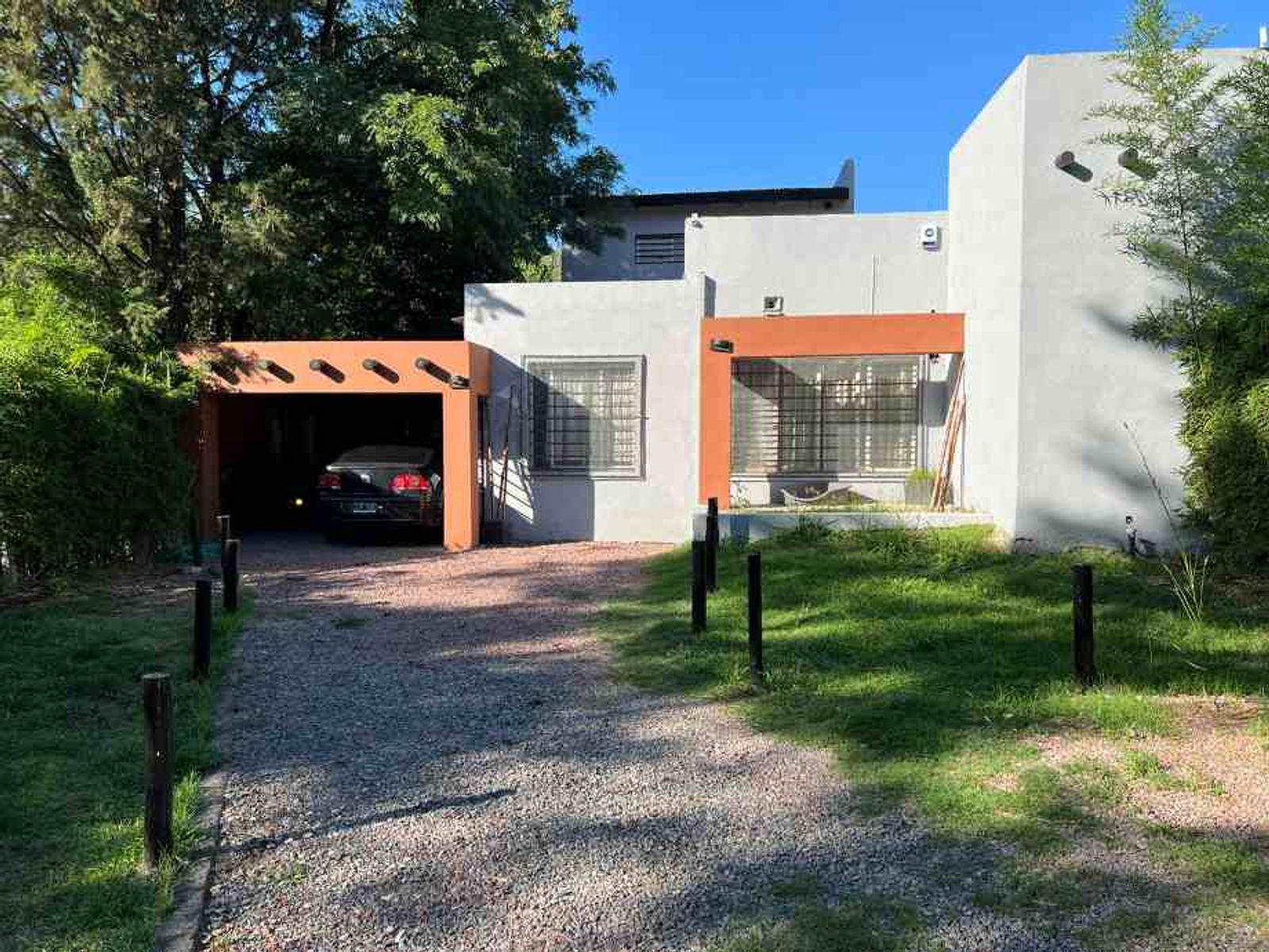 CASA DE 6 AMBIENTES EN EXCELENTES CONDICIONES - VILLA UDAONDO - 1