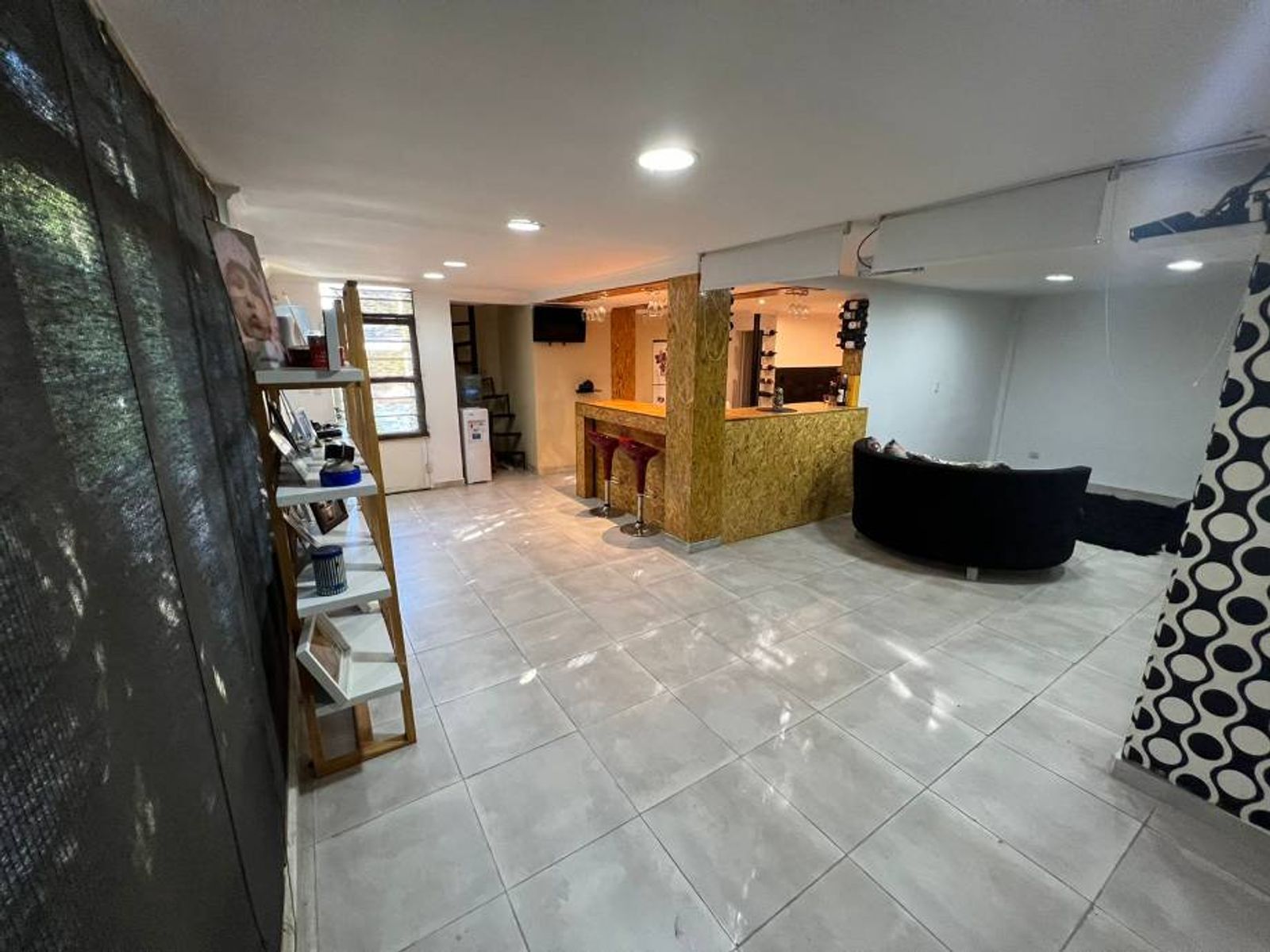 CASA DE 6 AMBIENTES EN EXCELENTES CONDICIONES - VILLA UDAONDO - 3