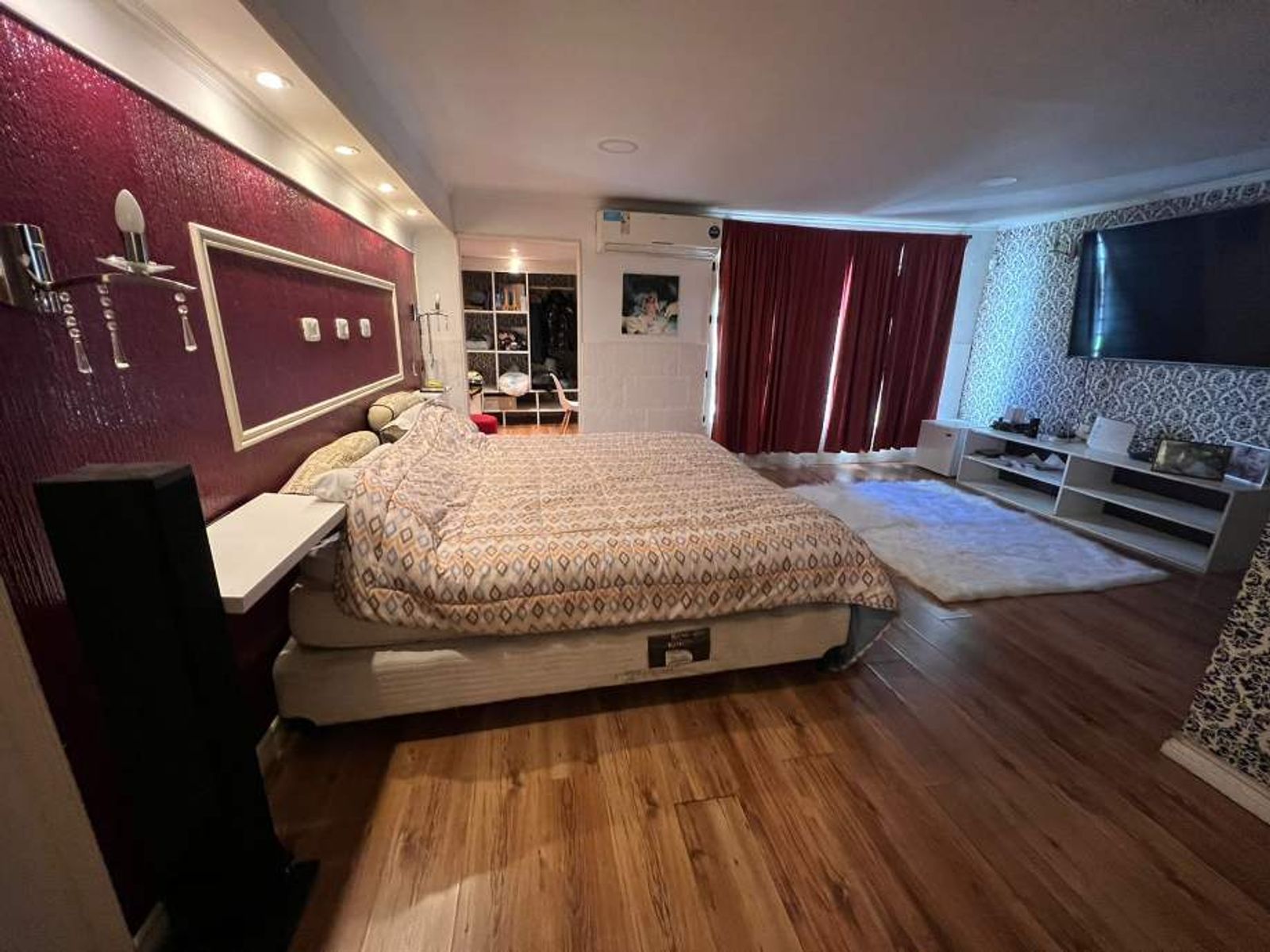 CASA DE 6 AMBIENTES EN EXCELENTES CONDICIONES - VILLA UDAONDO - 6