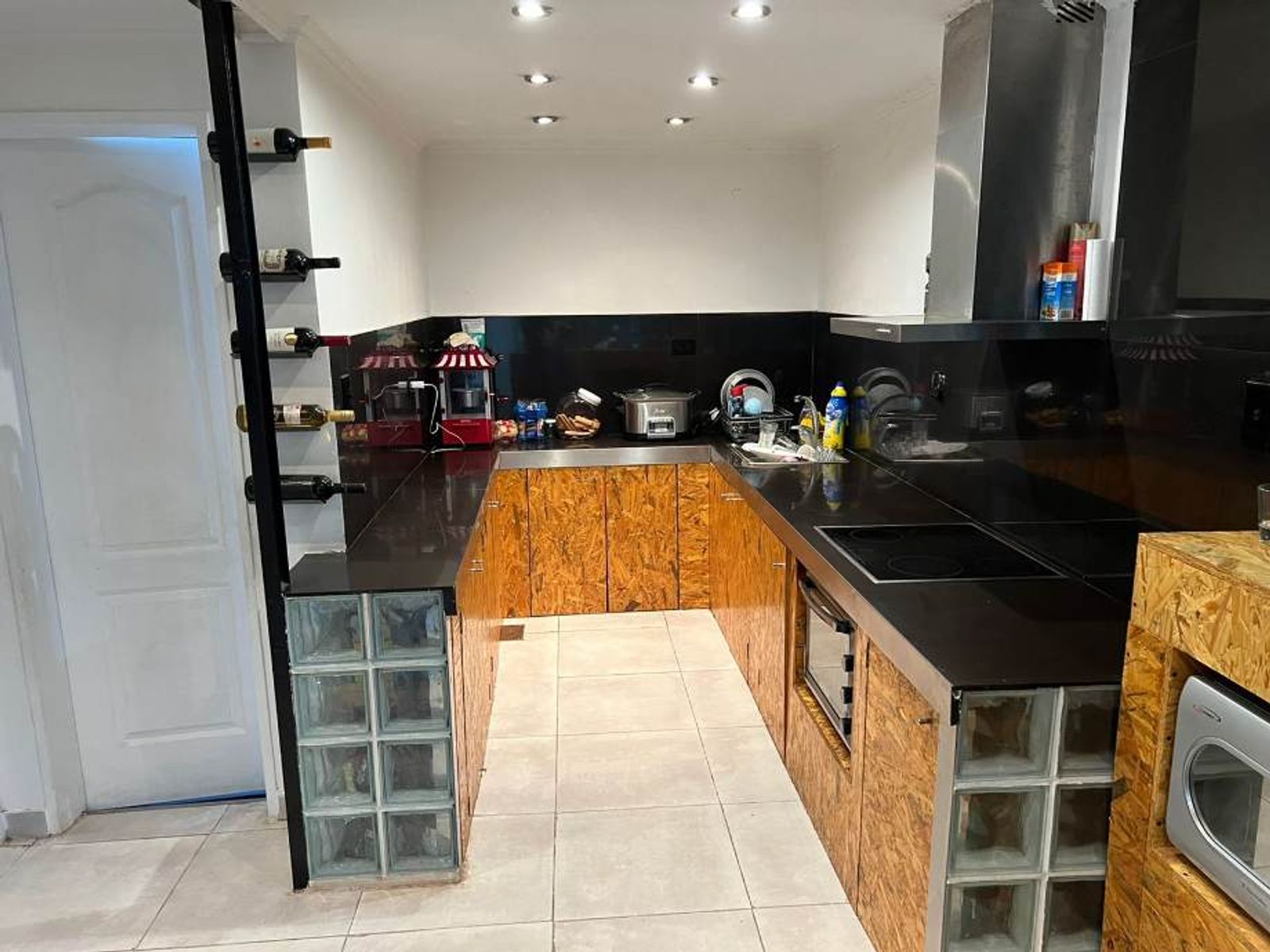CASA DE 6 AMBIENTES EN EXCELENTES CONDICIONES - VILLA UDAONDO - 8
