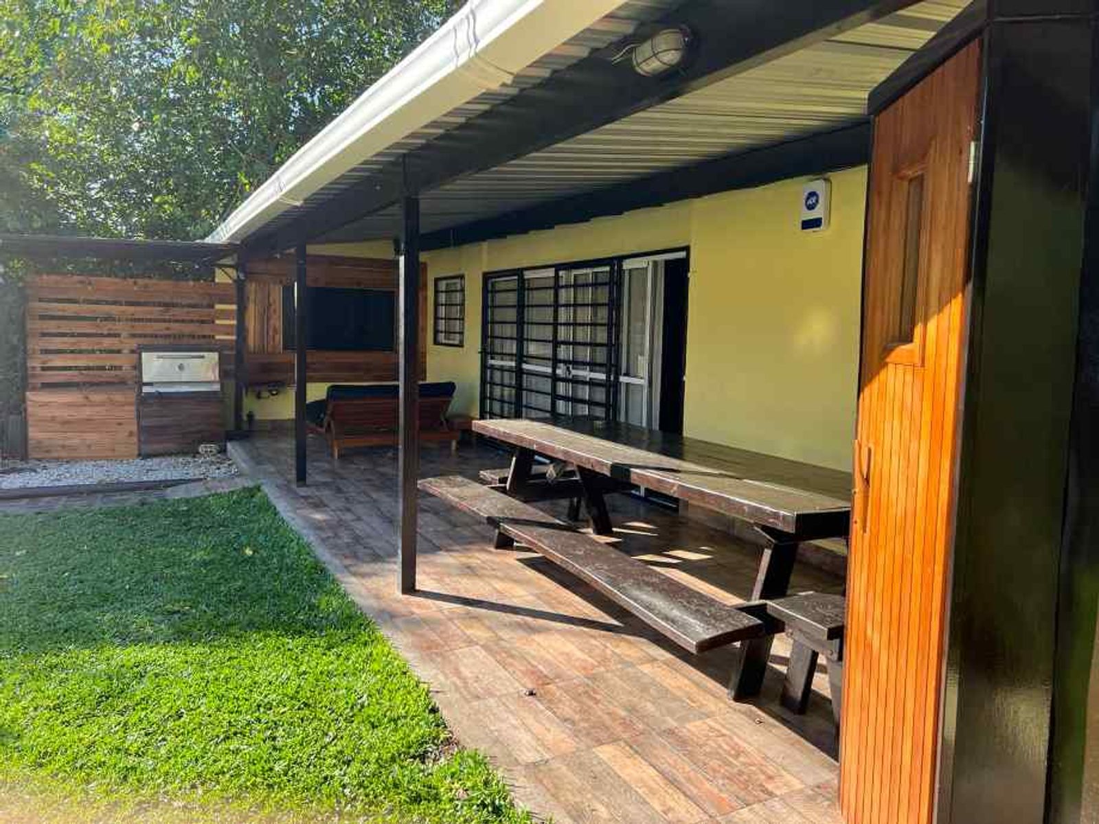 CASA DE 6 AMBIENTES EN EXCELENTES CONDICIONES - VILLA UDAONDO - 18