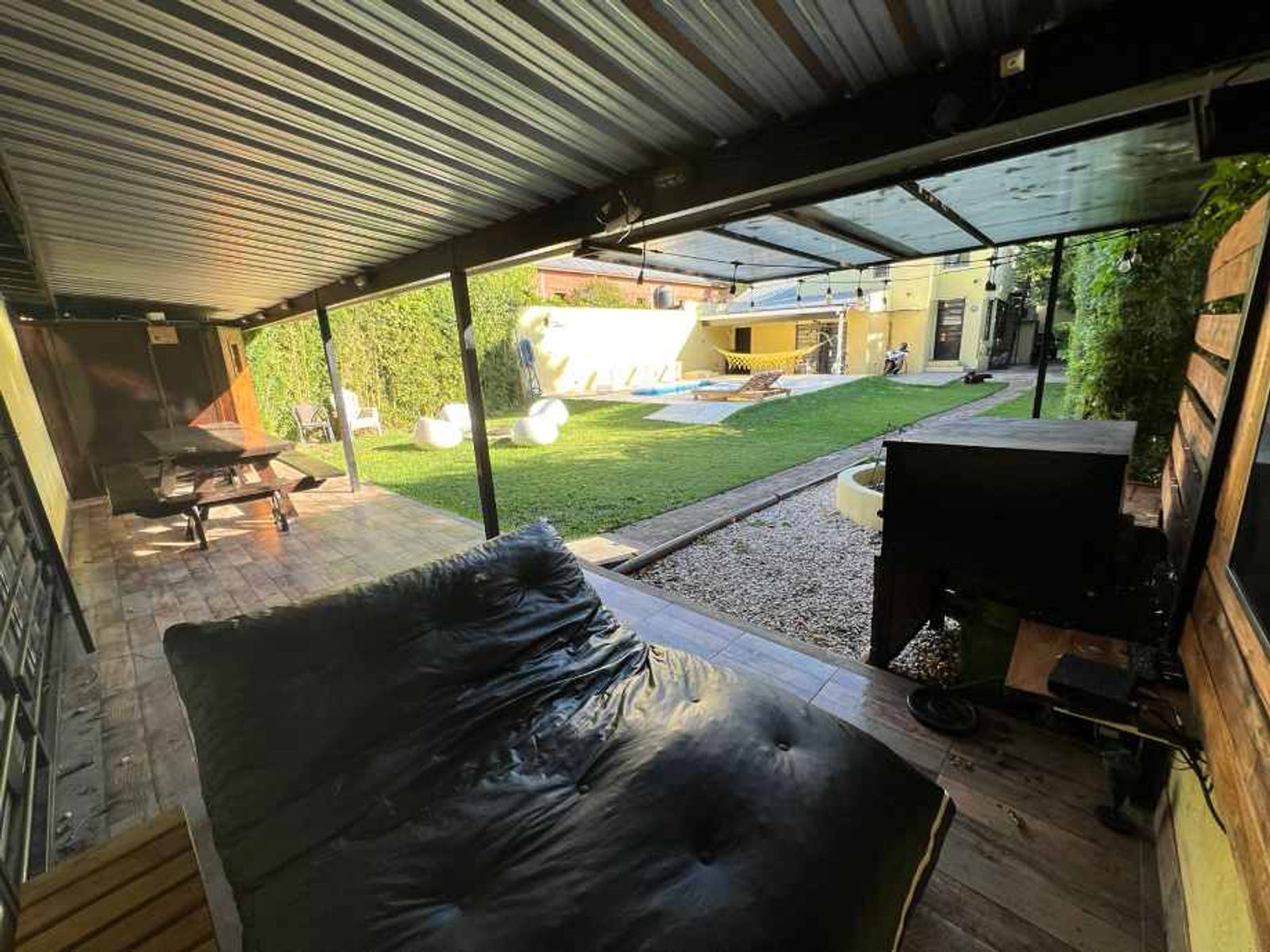 CASA DE 6 AMBIENTES EN EXCELENTES CONDICIONES - VILLA UDAONDO - 19