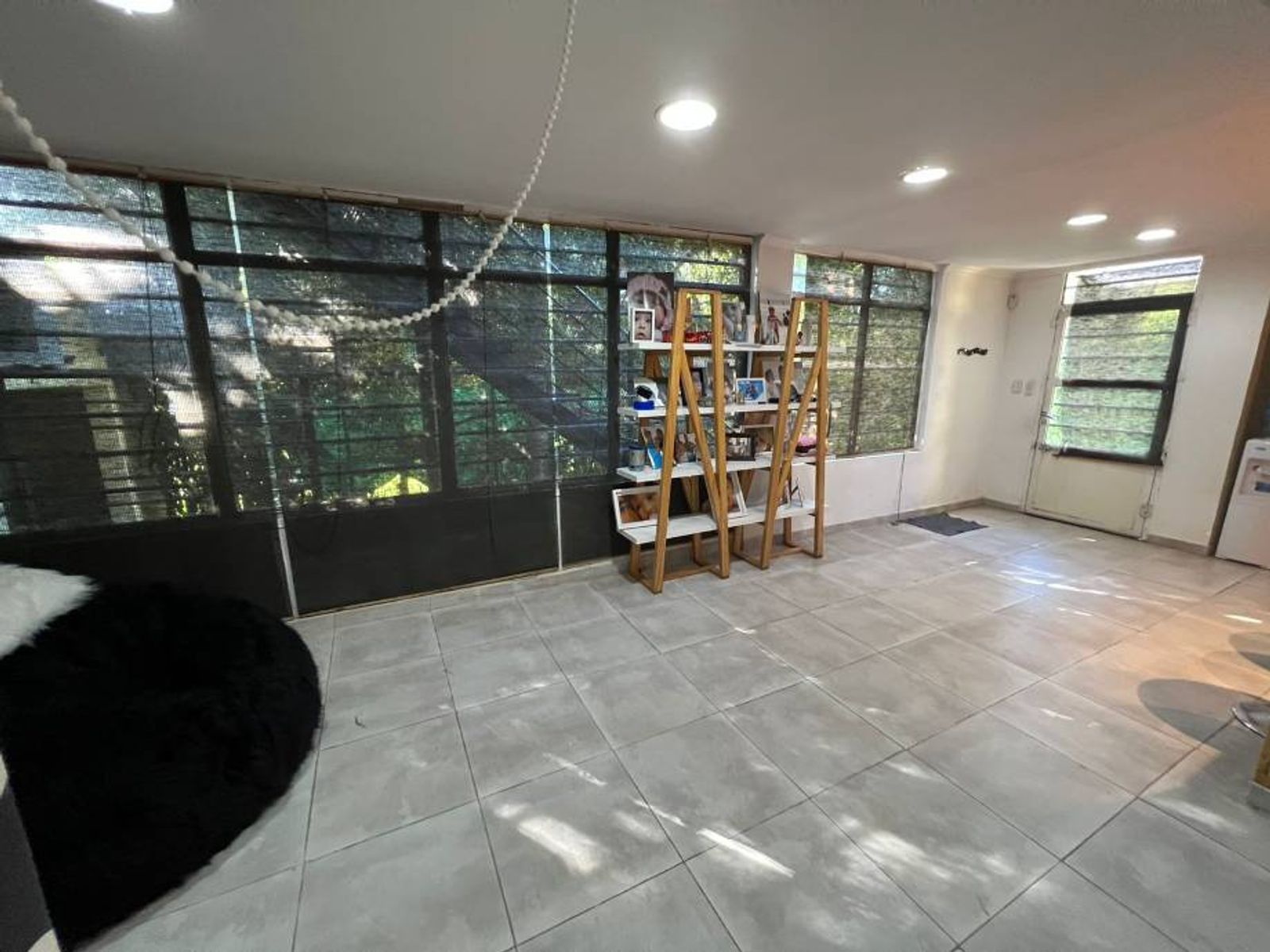 CASA DE 6 AMBIENTES EN EXCELENTES CONDICIONES - VILLA UDAONDO - 24