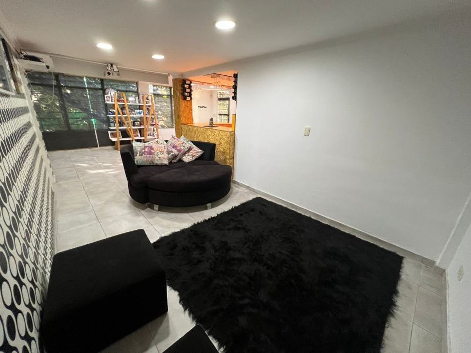 CASA DE 6 AMBIENTES EN EXCELENTES CONDICIONES - VILLA UDAONDO - 25