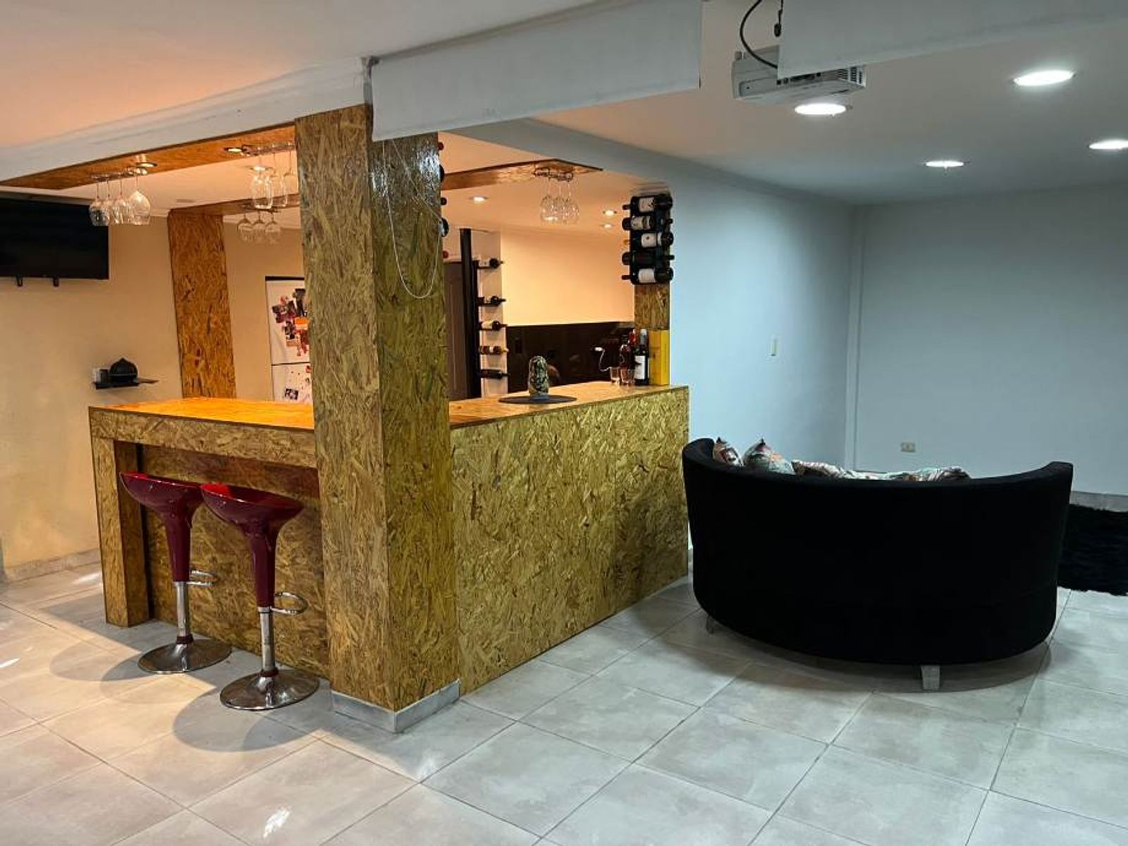 CASA DE 6 AMBIENTES EN EXCELENTES CONDICIONES - VILLA UDAONDO - 26
