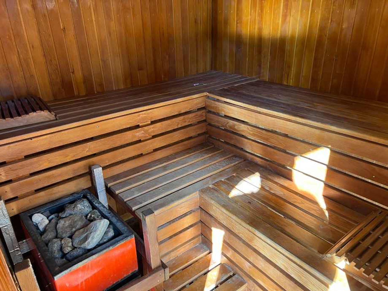 CASA DE 6 AMBIENTES EN EXCELENTES CONDICIONES - VILLA UDAONDO - 29
