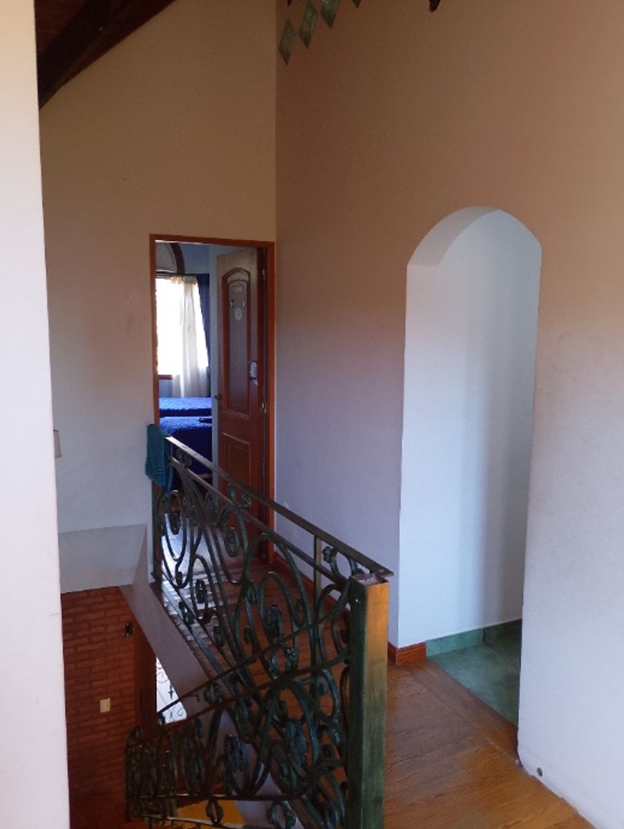 IMPONENTE CHALET EN DOS PLANTAS DE 6 AMBIENTES - CASTELAR NORTE - 9