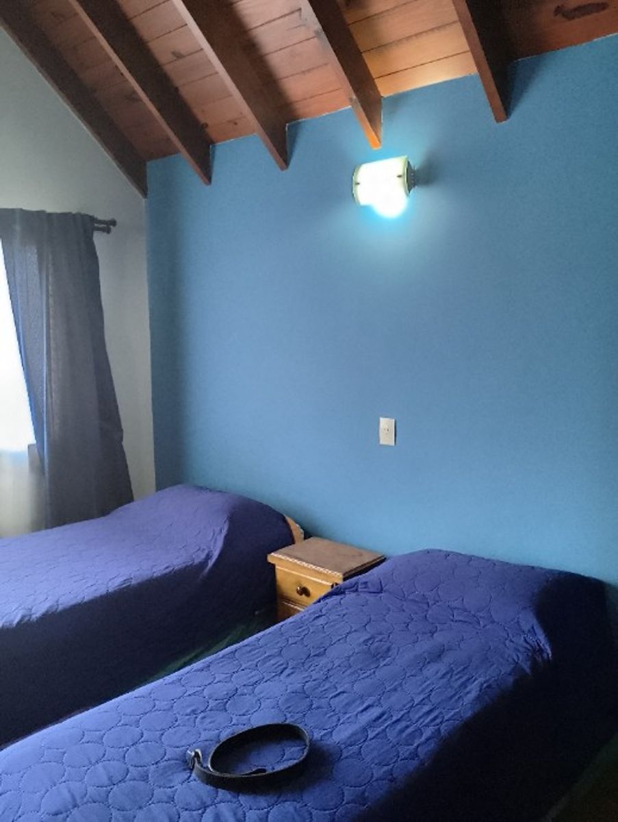 IMPONENTE CHALET EN DOS PLANTAS DE 6 AMBIENTES - CASTELAR NORTE - 12