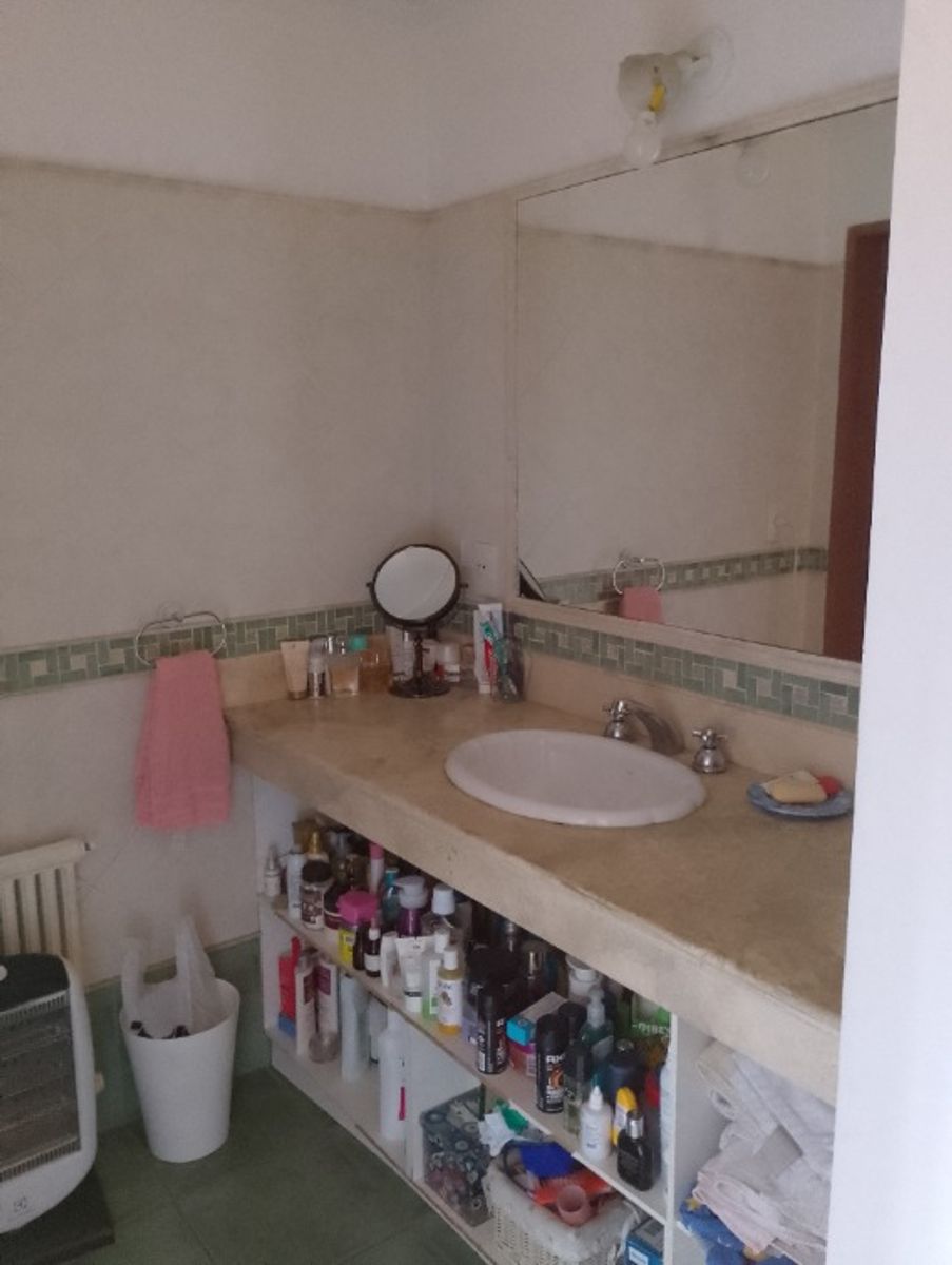 IMPONENTE CHALET EN DOS PLANTAS DE 6 AMBIENTES - CASTELAR NORTE - 15