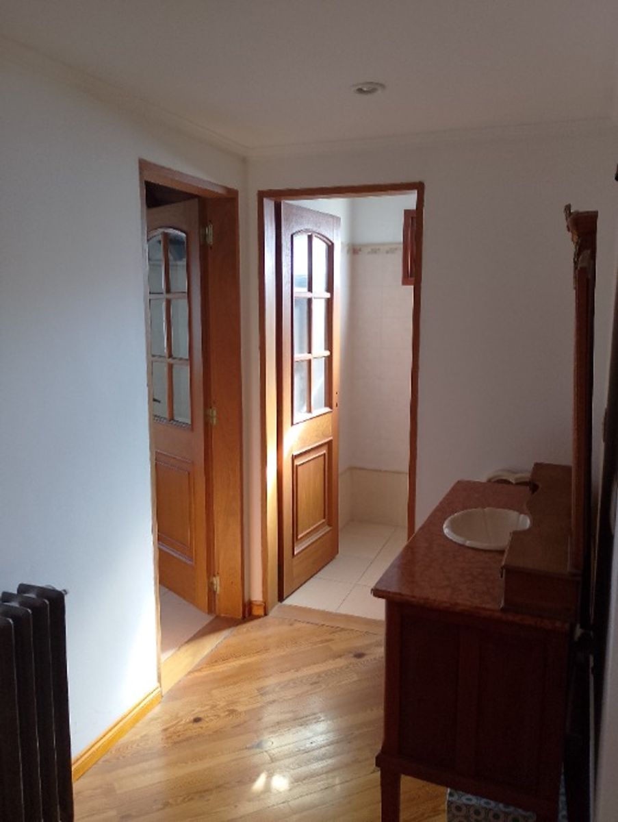 IMPONENTE CHALET EN DOS PLANTAS DE 6 AMBIENTES - CASTELAR NORTE - 20