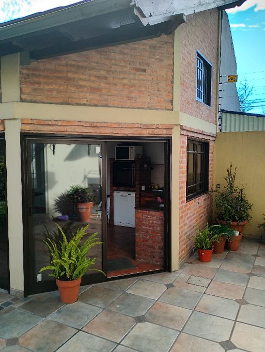 IMPONENTE CHALET EN DOS PLANTAS DE 6 AMBIENTES - CASTELAR NORTE - 24