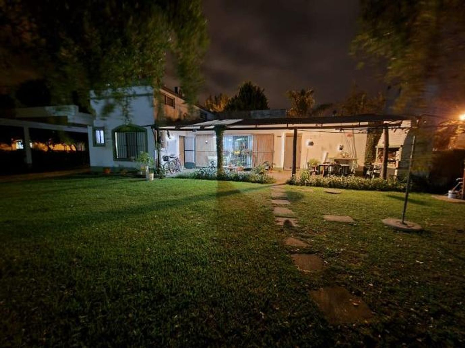 CASA QUINTA DE 3 AMBIENTES EN LOTE DE 1500 MTS2 -BRANDSEN - 1