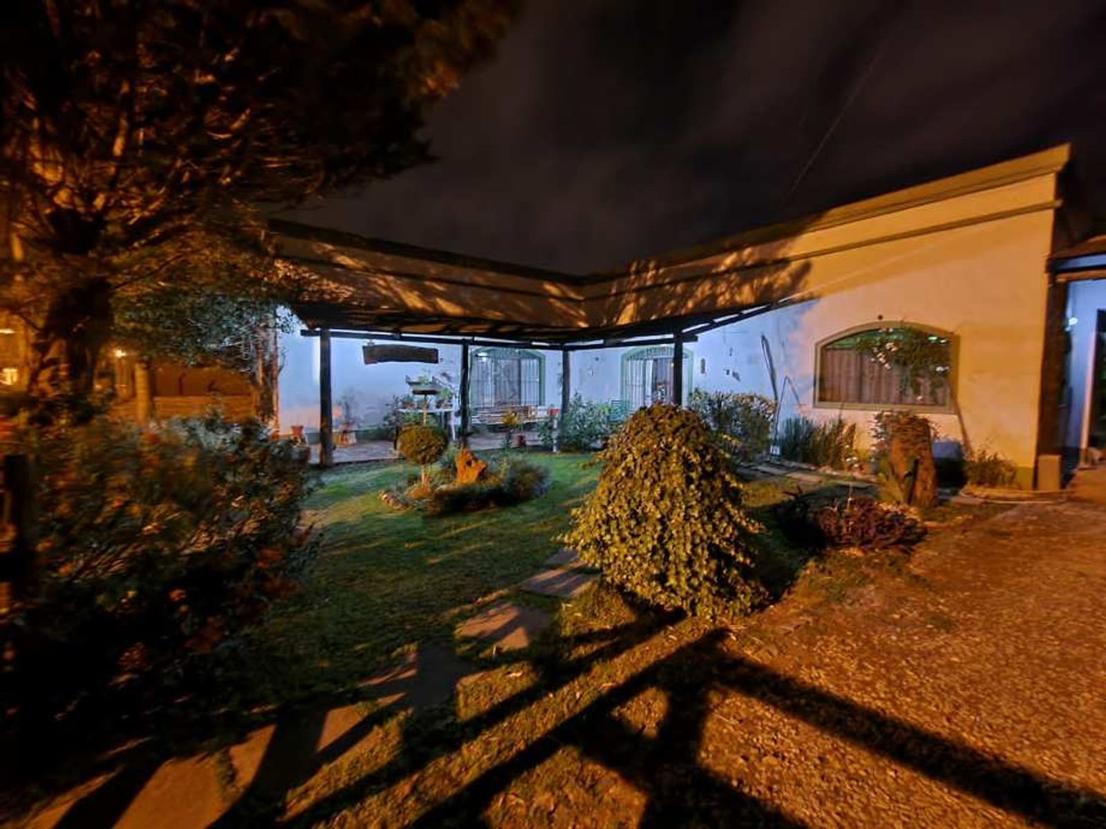 CASA QUINTA DE 3 AMBIENTES EN LOTE DE 1500 MTS2 -BRANDSEN - 2