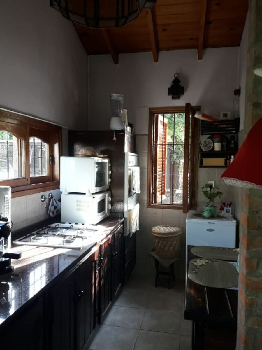 CHALET PARA DOS FAMILIAS EN VENTA - HAEDO NORTE - 6