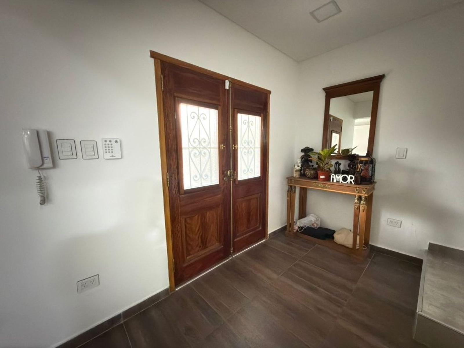 CASA MINIMALISTA DE 5 AMBIENTES EN VENTA - ITUZAINGO NORTE - 3