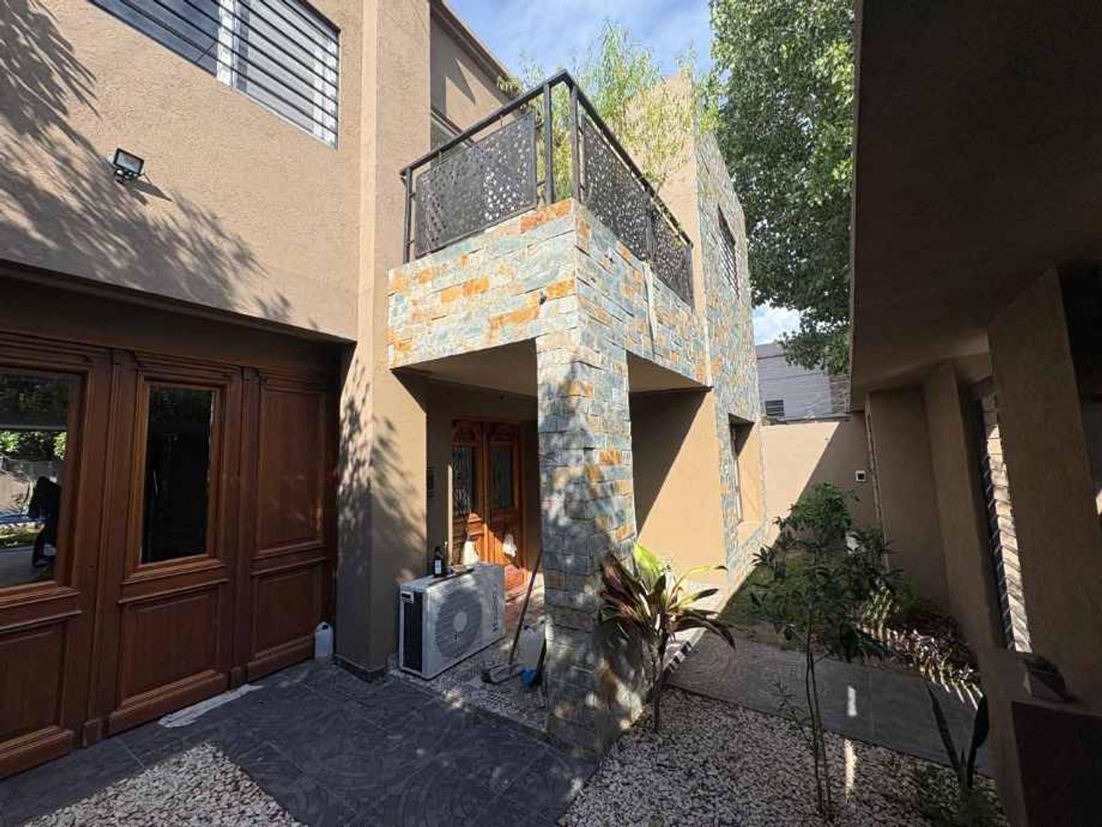 CASA MINIMALISTA DE 5 AMBIENTES EN VENTA - ITUZAINGO NORTE - 4