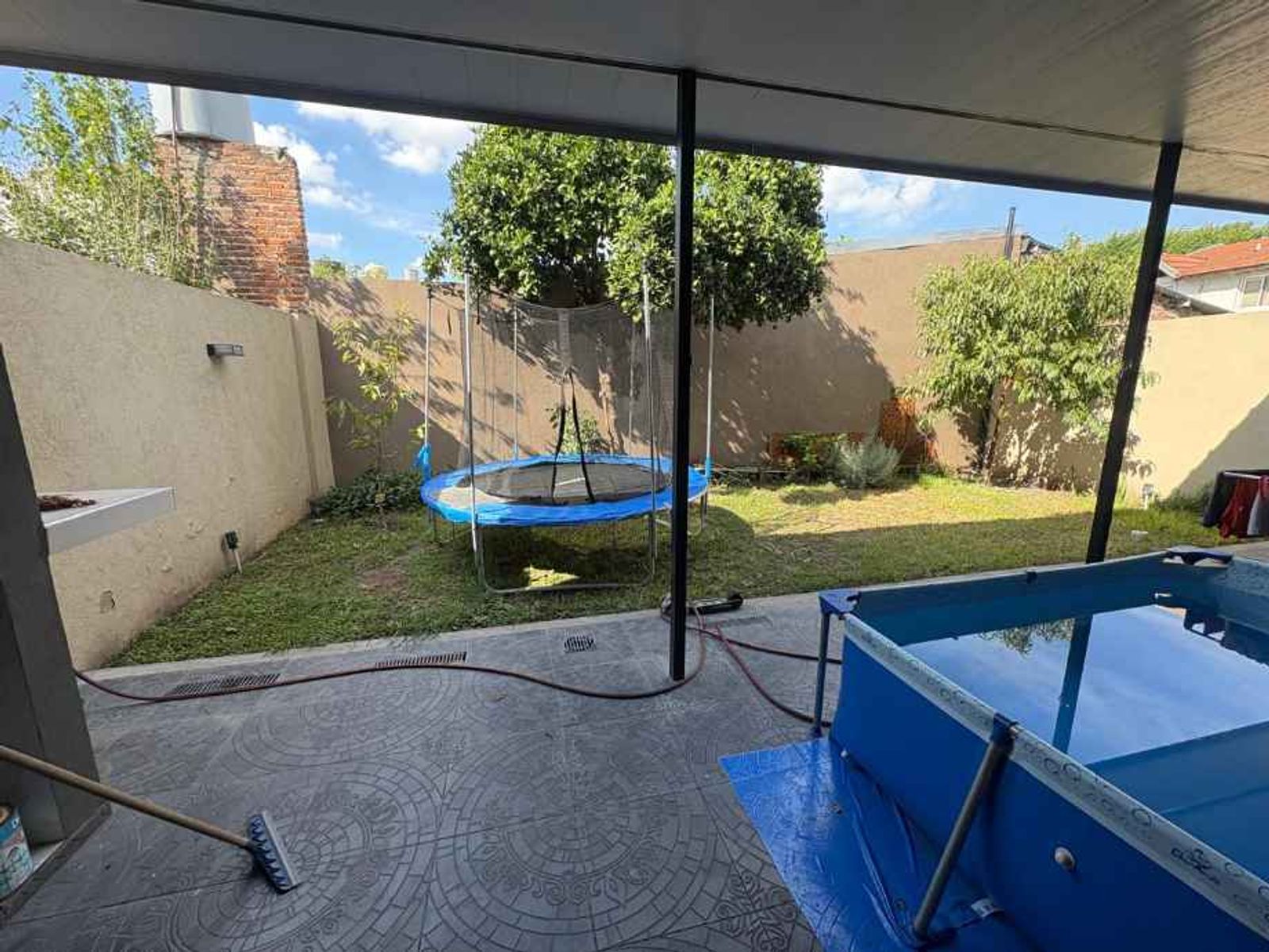 CASA MINIMALISTA DE 5 AMBIENTES EN VENTA - ITUZAINGO NORTE - 24