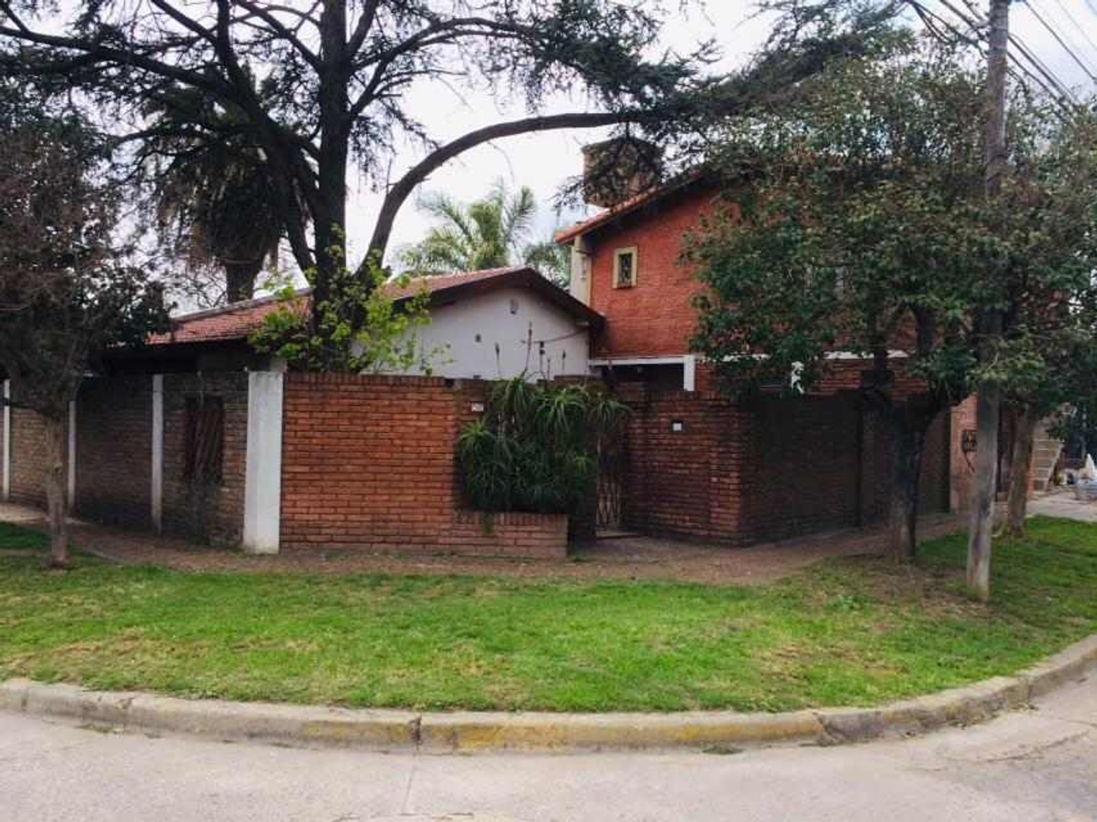 CHALET DE 4 AMBIENTES EN VENTA - ITUZAINGO NORTE - 2