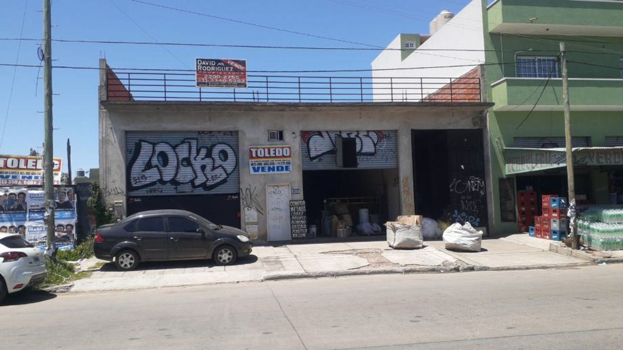 DOS LOCALES AL FRENTE EN VENTA - VILLA LUZURIAGA - 2