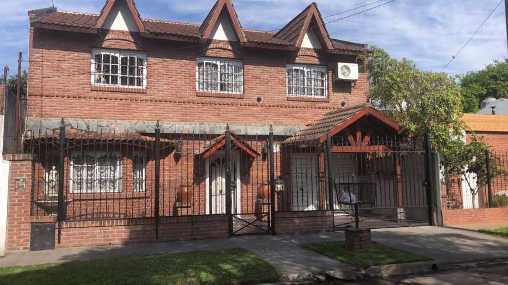 CHALET DE 4 AMBIENTES EN VENTA - ITUZAINGO NORTE - 1
