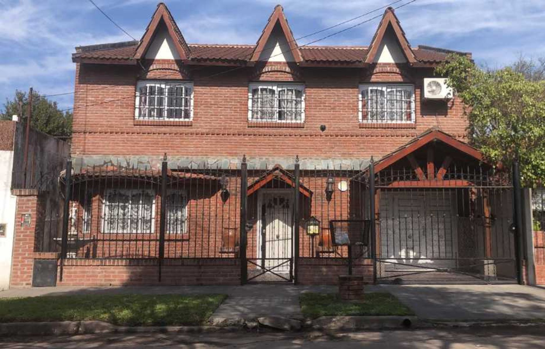 CHALET DE 4 AMBIENTES EN VENTA - ITUZAINGO NORTE - 2