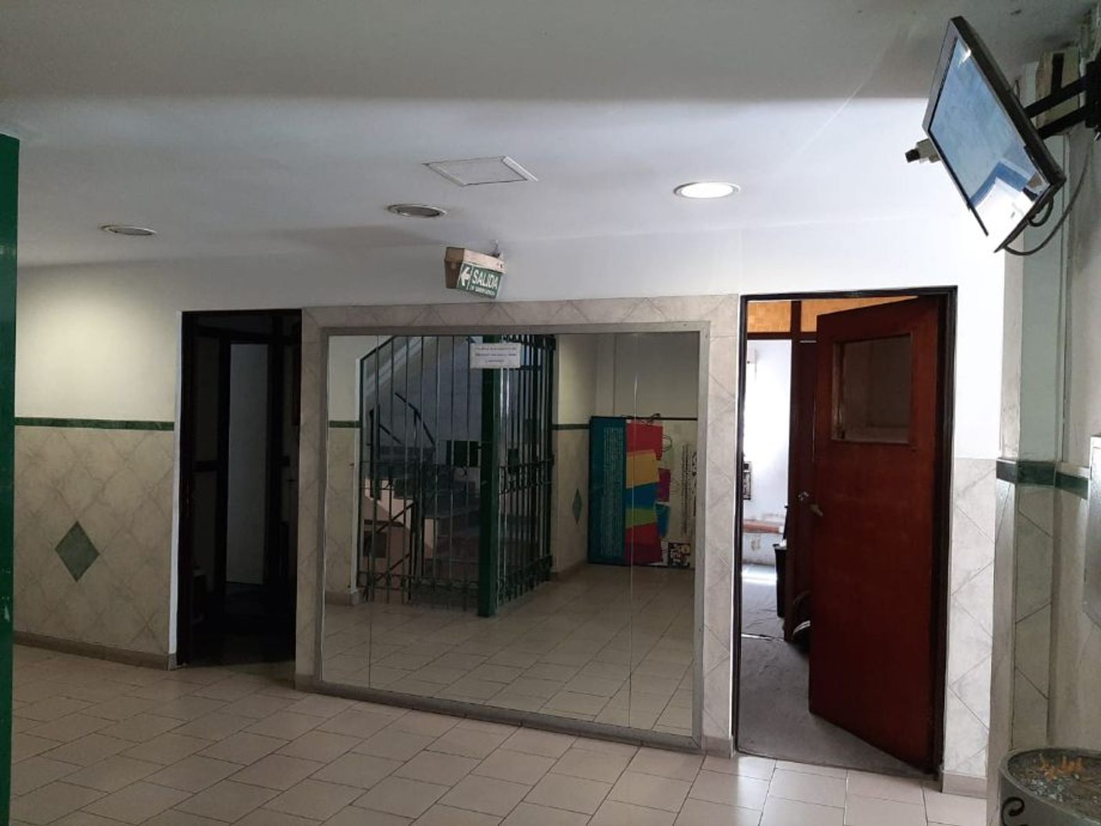 OFICINA EN GALERIA CENTRO EN VENTA - MORON CENTRO - 4