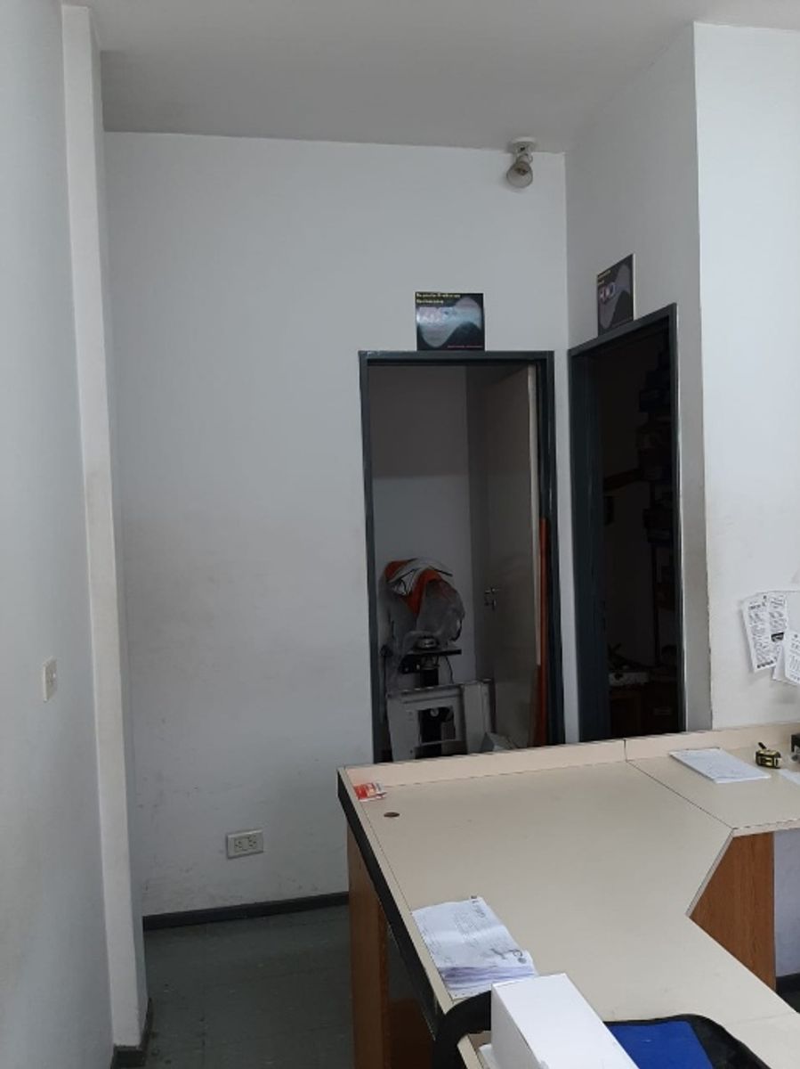 OFICINA EN GALERIA CENTRO EN VENTA - MORON CENTRO - 11
