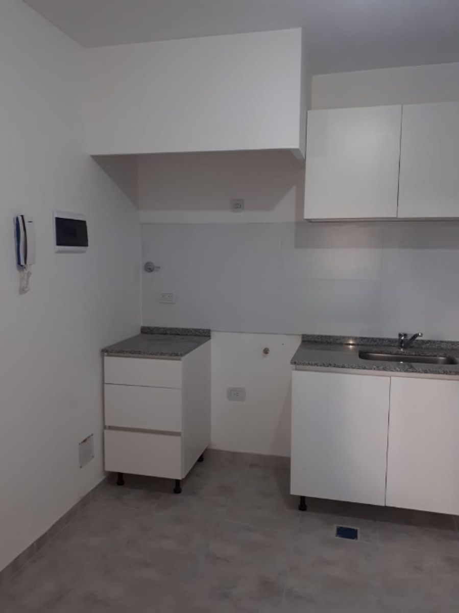 MONOAMBIENTE en planta baja - 9