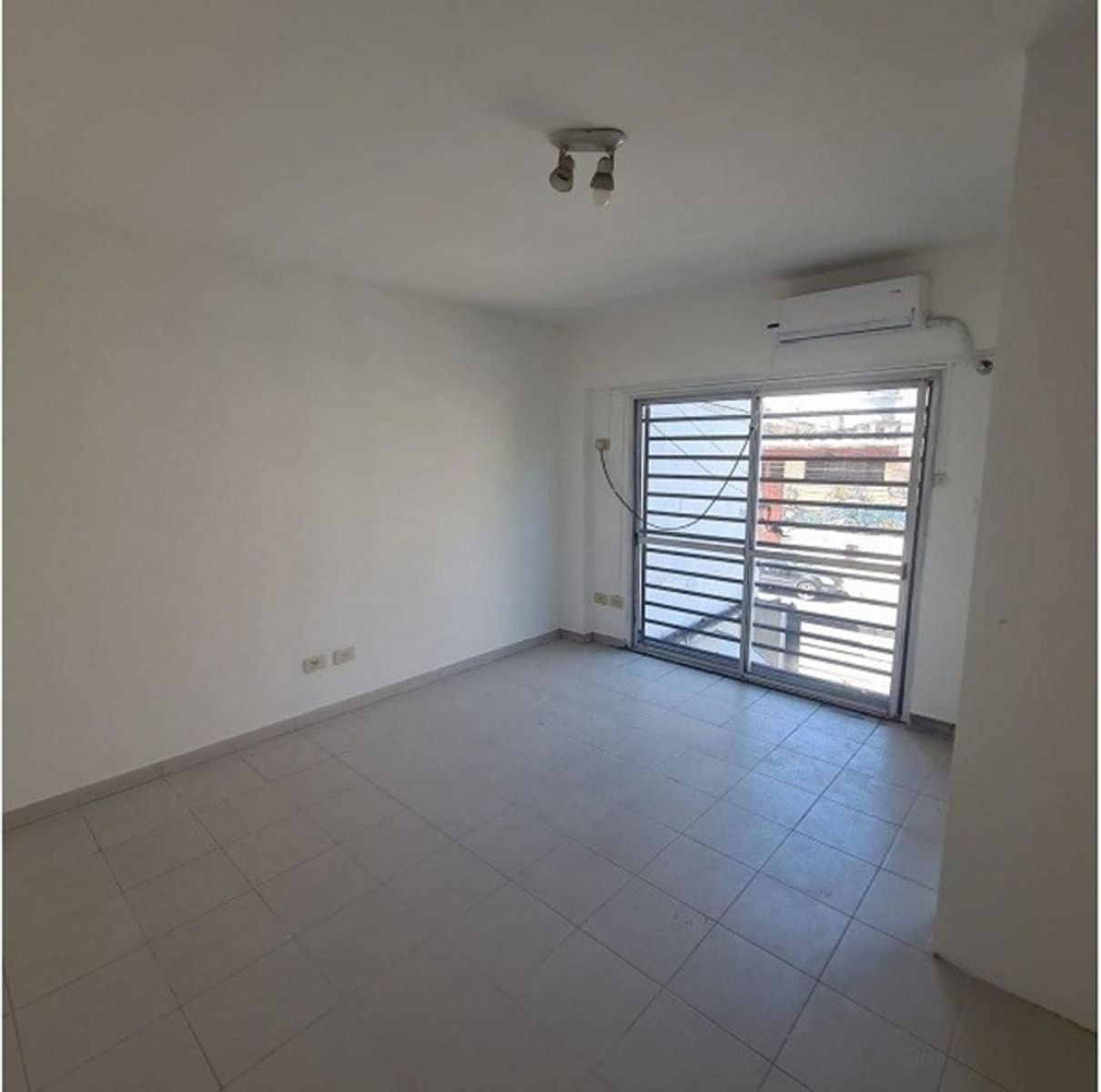 DEPARTAMENTO DE 2 AMBIENTES EN VENTA - MORON NORTE - 3