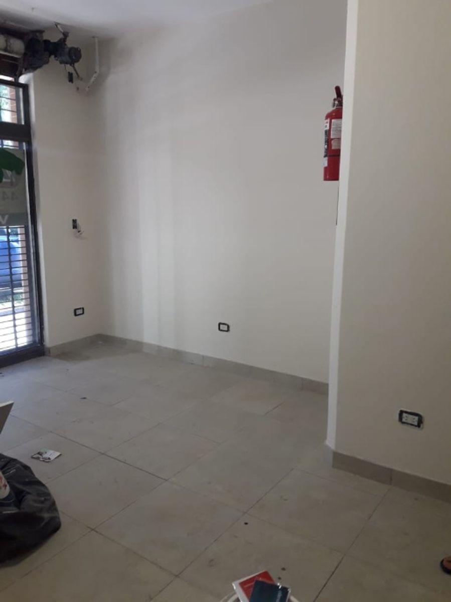 LOCAL COMERCIAL EN VENTA - MORON CENTRO - 2