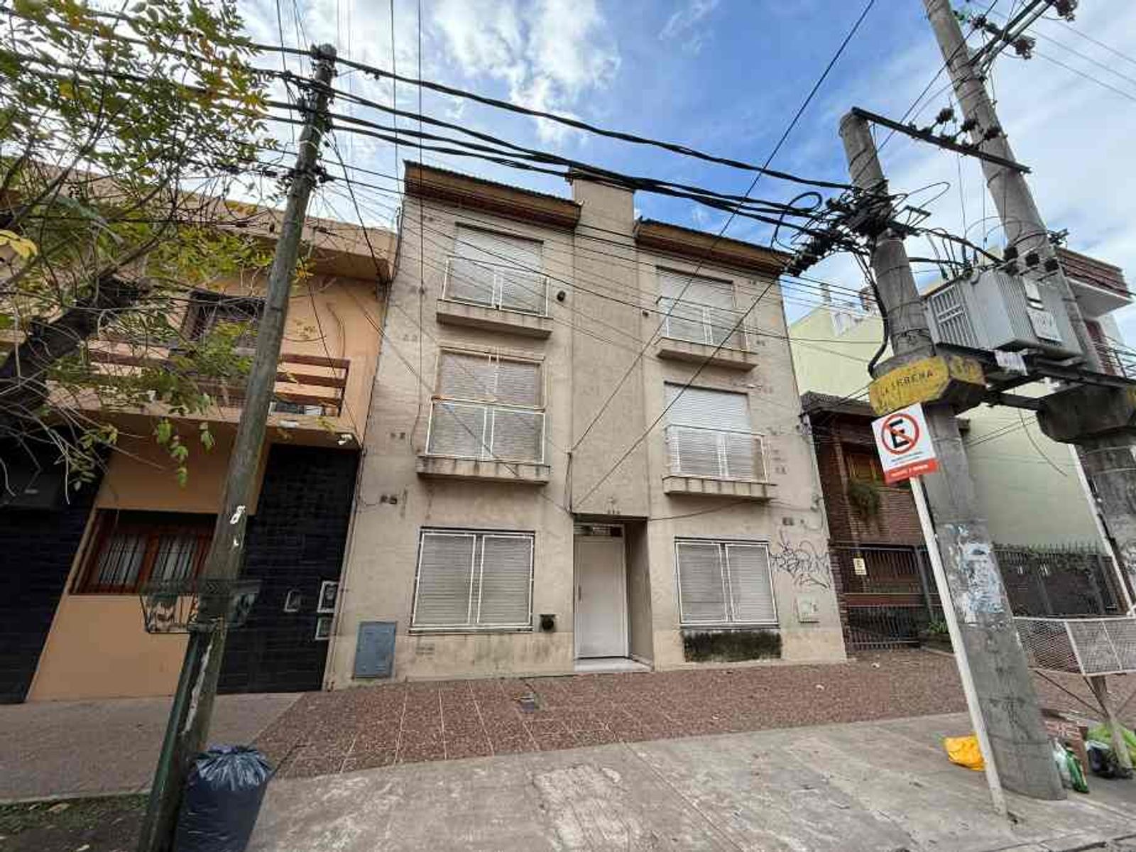 DEPARTAMENTO DE 2 AMBIENTES EN VENTA - MORON CENTRO - 1