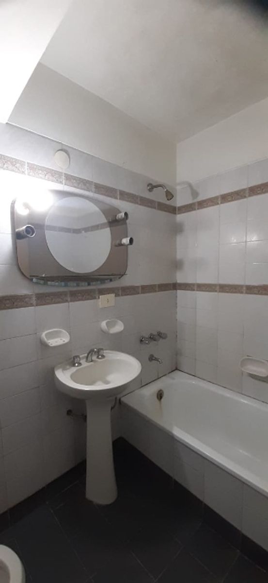 DEPARTAMENTO DE 2 AMBIENTES EN VENTA - MORON CENTRO - 6