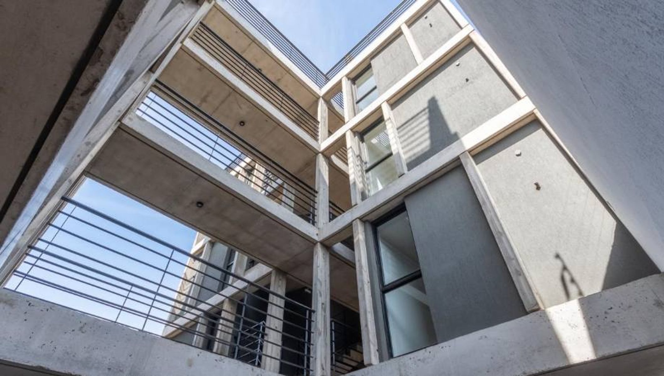 DEPARTAMENTO DE 2 AMBIENTES A ESTRENAR EN VENTA - MORON CENTRO - 2