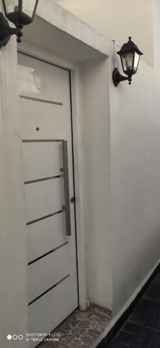CASA PH DE 3 AMBIENTES EN VENTA - MORON CENTRO - 1