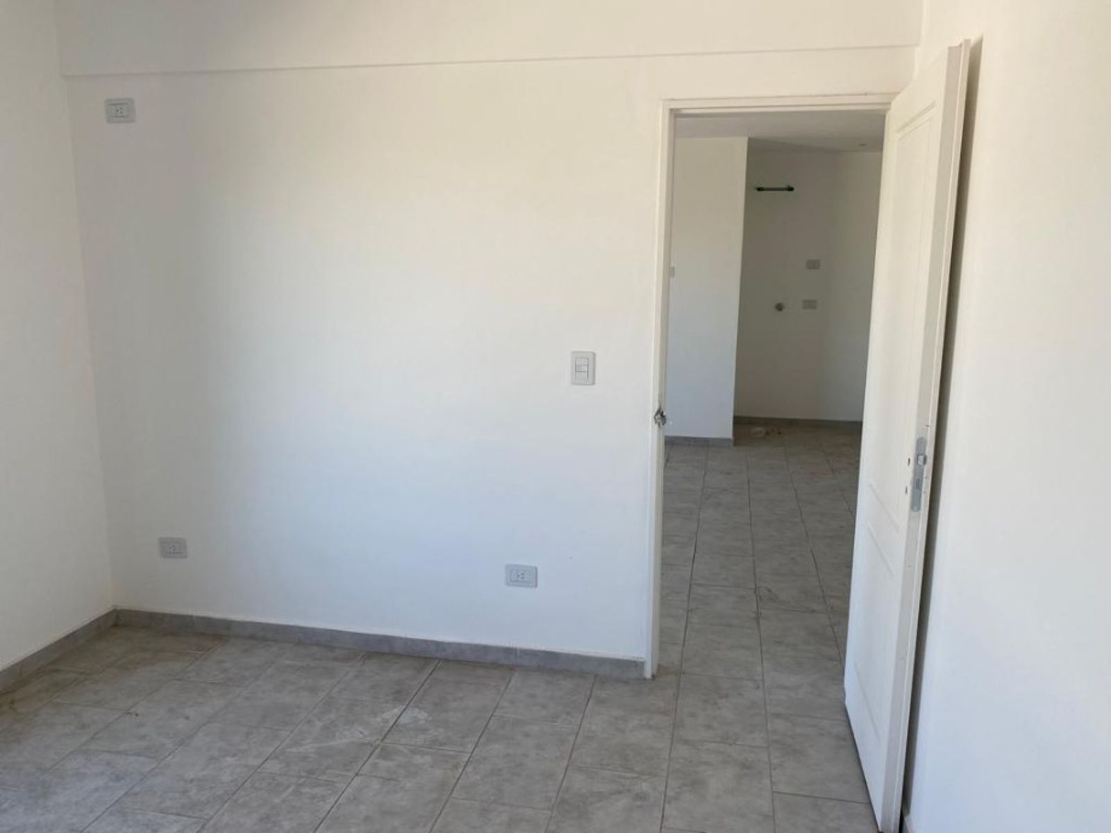 DEPARTAMENTO DE 2 AMBIENTES EN PLANTA BAJA CON COCHERA DESCUBIERTA - 6