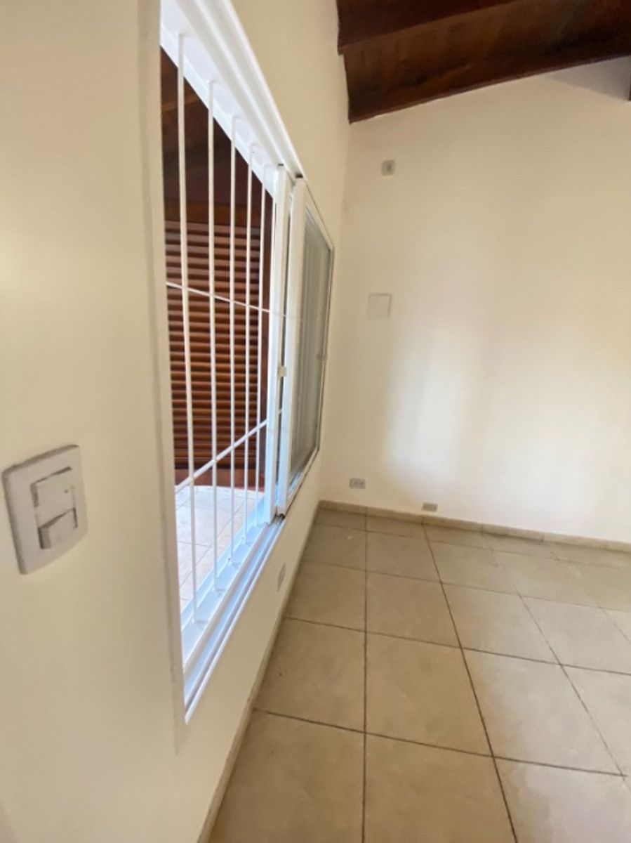 DEPARTAMENTO DE 3 AMBIENTES EN PLANTA BAJA - CASTELAR NORTE - 4
