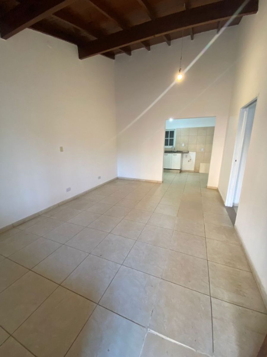 DEPARTAMENTO DE 3 AMBIENTES EN PLANTA BAJA - CASTELAR NORTE - 6