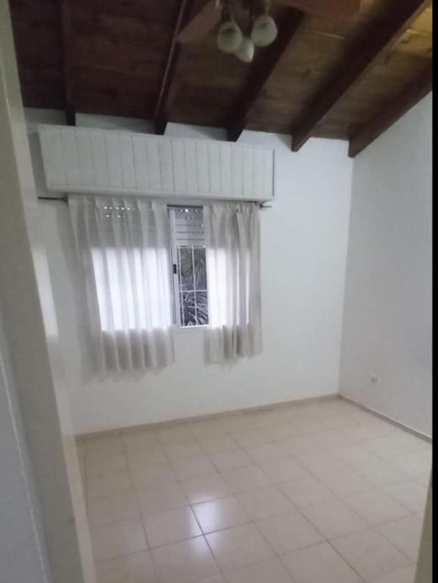 TRIPLEX DE 4 AMBIENTES EN VENTA - PASO DEL REY - 7