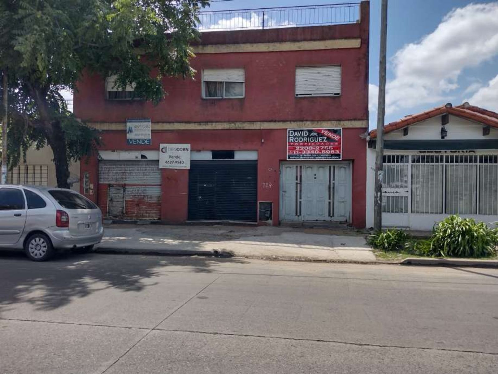 CASA DOS PLANTA DE 4 AMBIENTES - MORON SUR - 1