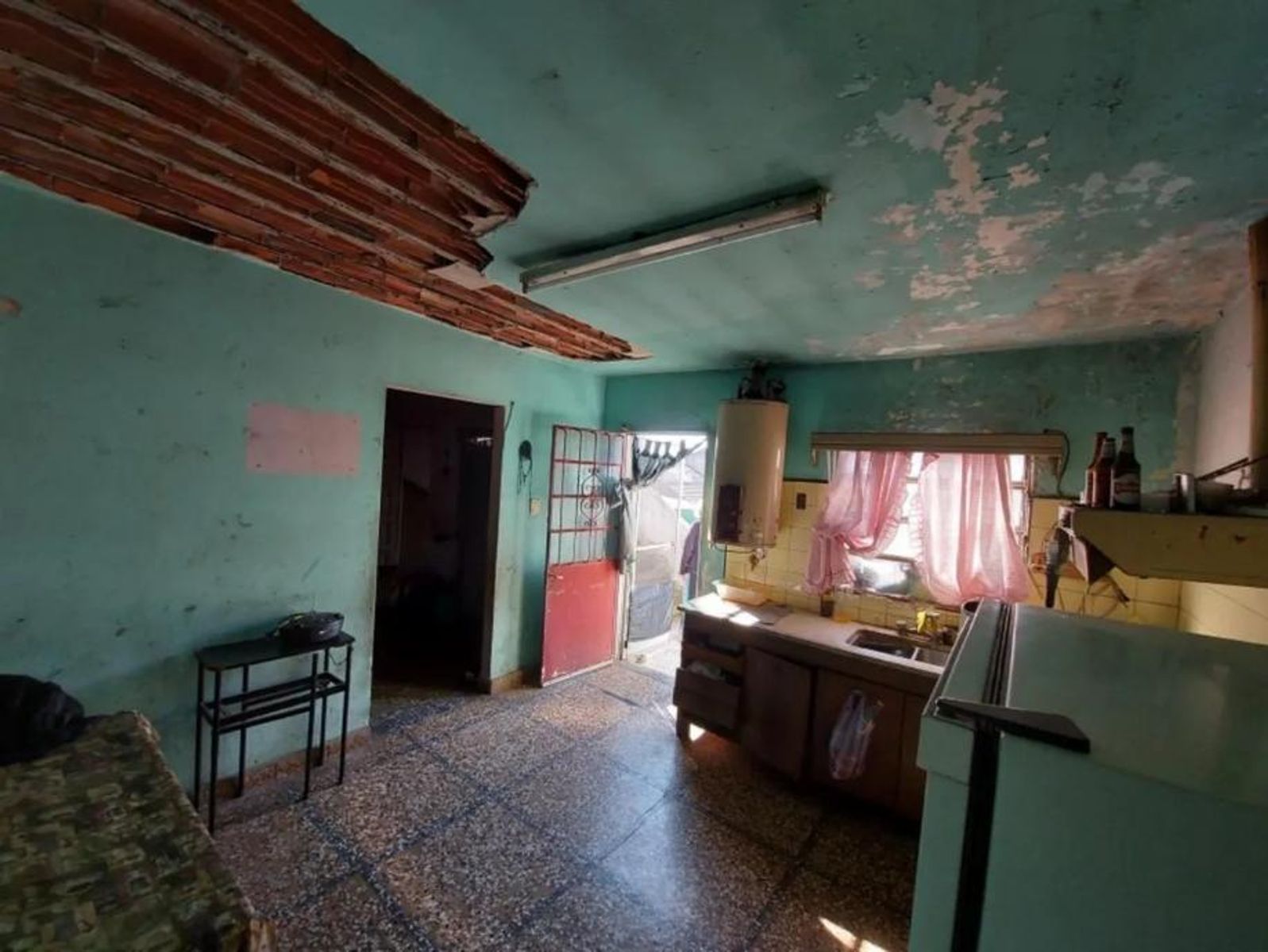 CASA DOS PLANTA DE 4 AMBIENTES - MORON SUR - 5