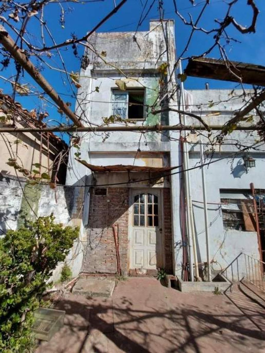 CASA DOS PLANTA DE 4 AMBIENTES - MORON SUR - 7