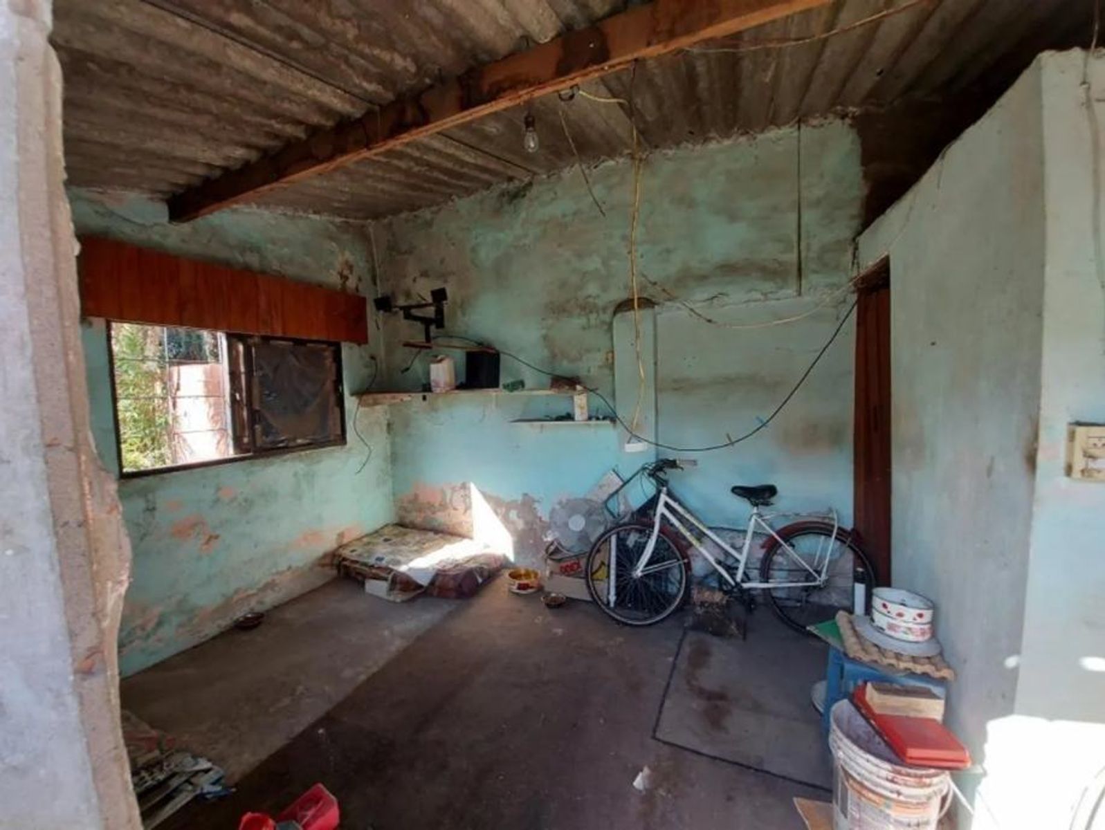 CASA DOS PLANTA DE 4 AMBIENTES - MORON SUR - 11