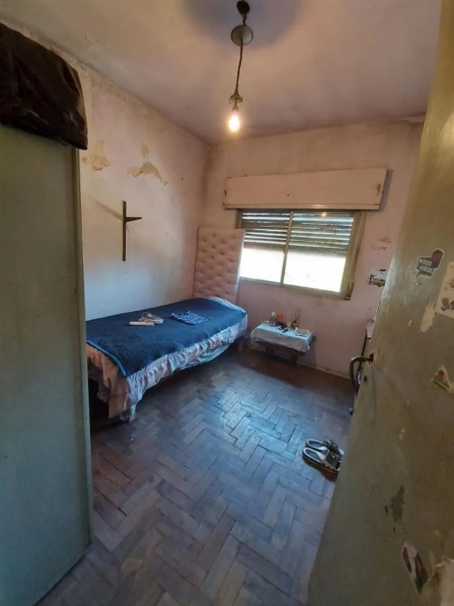 CASA DOS PLANTA DE 4 AMBIENTES - MORON SUR - 12