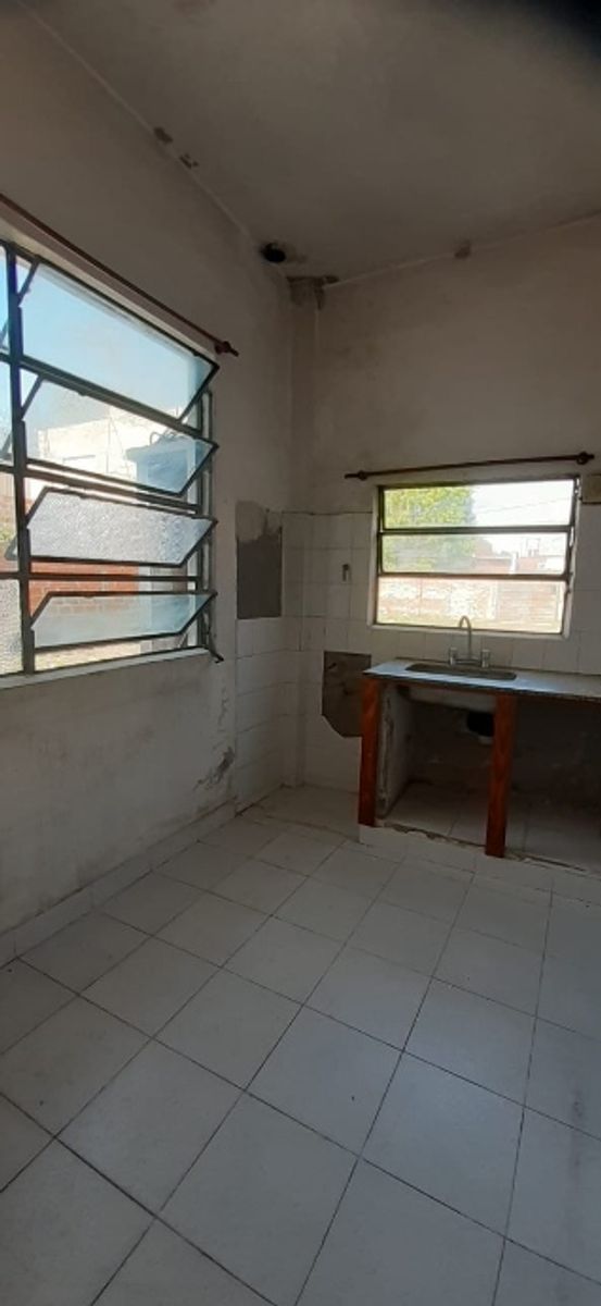 CASA AMERICANA A REFFACIONAR EN VENTA - ITUZAINGO NORTE - 10