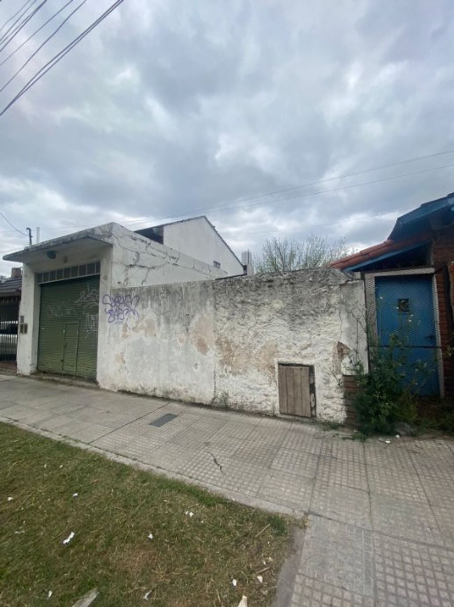CASA DE 3 AMBIENTES A REFACCIONAR EN VENTA - CASTELAR NORTE - 2