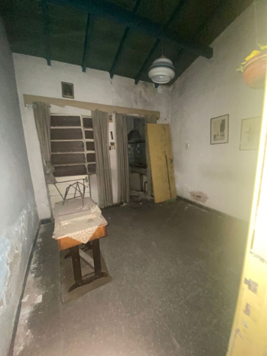 CASA DE 3 AMBIENTES A REFACCIONAR EN VENTA - CASTELAR NORTE - 7