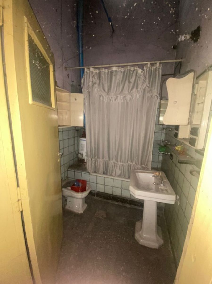 CASA DE 3 AMBIENTES A REFACCIONAR EN VENTA - CASTELAR NORTE - 8